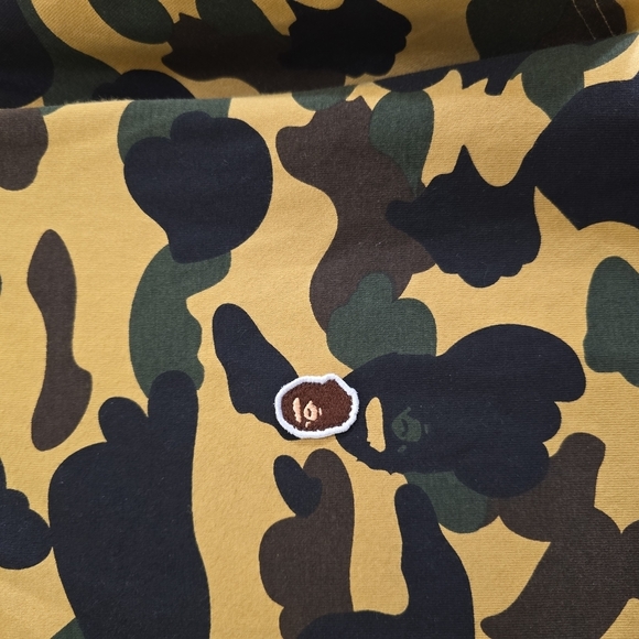 A Bathing Ape BAPE 1st Camo One Point Tee T-shirt Medium Yellow Logo Streetwear - Picture 6 of 9